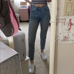 brandy melville jane light wash jeans <3